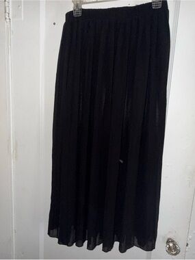 Capsule Wardrobe Parisian Boho Romantic Flowy Black Pleated Maxi Skirt